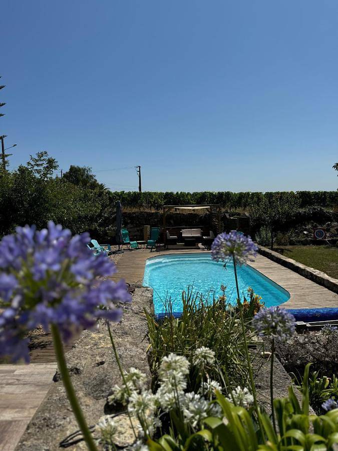 Location de vacances pour 3 personnes, avec Terrasse et Jardin ainsi que Piscine et Vue à Montagne
