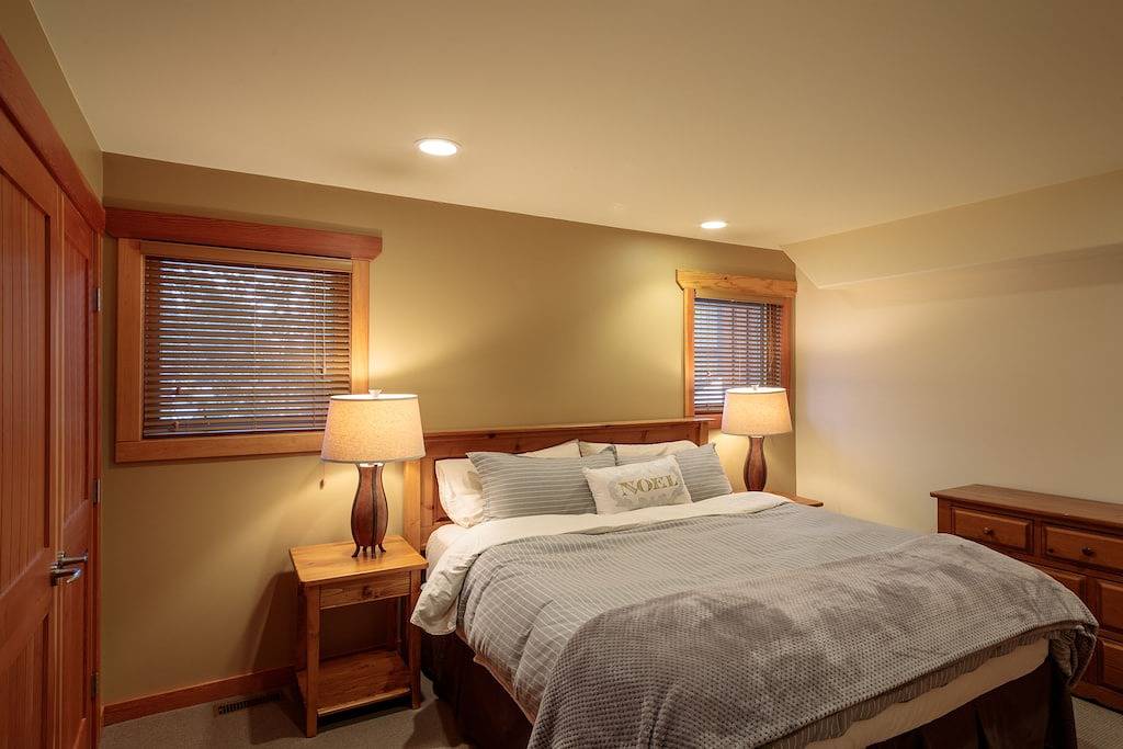 Riesiges Luxushaus bei Khmr. Whirlpool, 4 Br, 3. 5 Bad, 3500 qm, Skiraum, 12 Personen in Kicking Horse