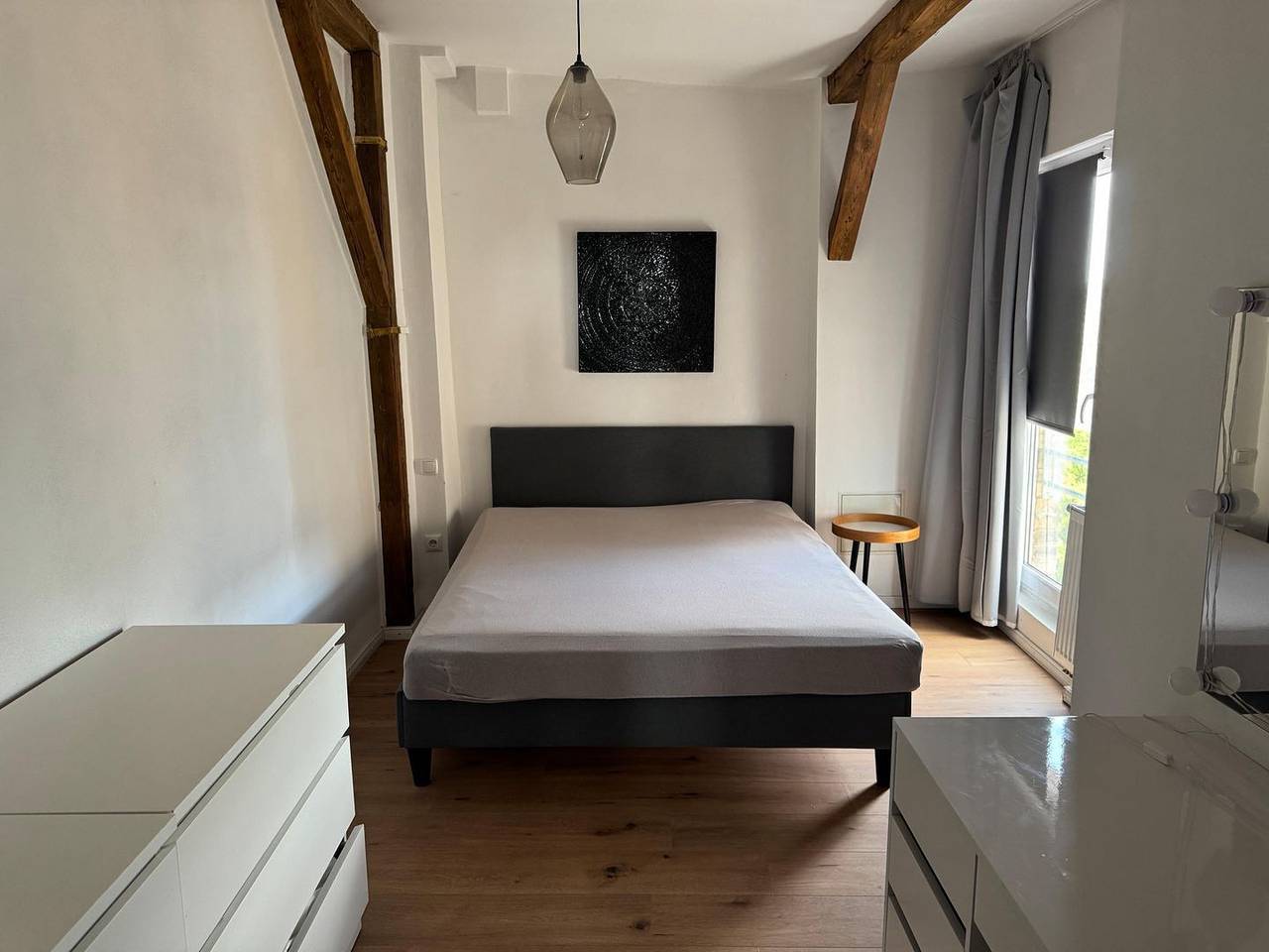 Appartement entier, Dachgeschoss-Appartement "Nina" in Halle mit 2 Schlafzimmern und Stellplatz in Halle (Allemagne), Saale-Unstrut