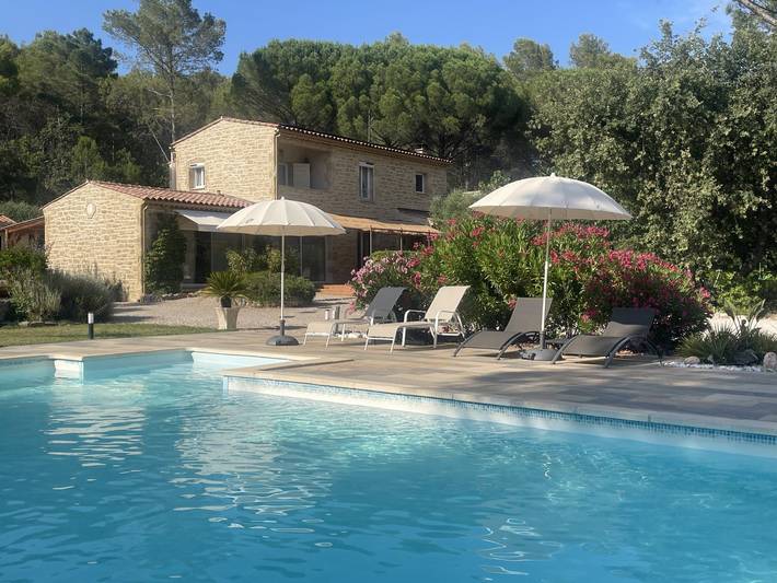 Cottage pour 2 personnes, avec piscine ainsi que jacuzzi et jardin à Forcalqueiret