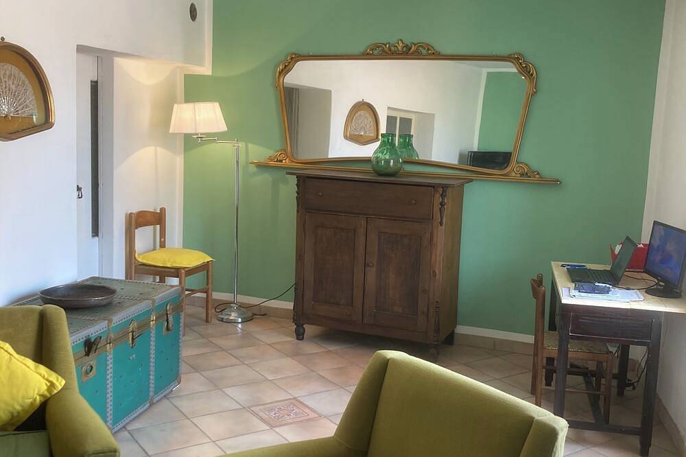 Sardinian Tower House with free parking and Ac in Macomer, Nuoro Provinz