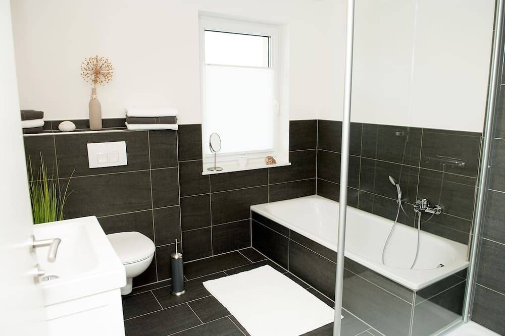 De Hüüs Achtern Sandlid - 4 Sterne Ferienhäuser in Bosau bei Plön - Haus C in Plöner See, Ostholstein