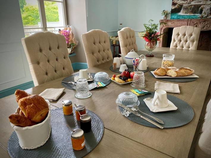 Location de vacances pour 2 personnes, avec terrasse ainsi que jardin et piscine à GY - 4