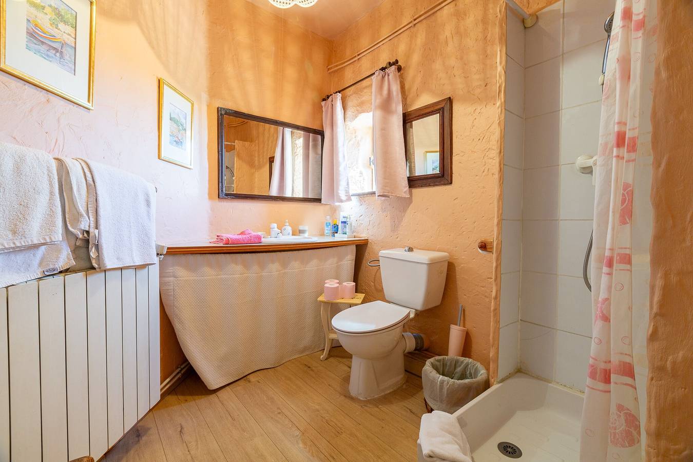 Chambre Rose avec piscine et jardin in Sauzet, Région de nyons