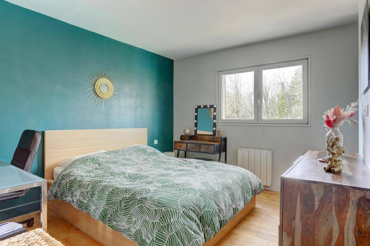 Appartement entier, One-Bedroom Apartment in Guyancourt, Yvelines