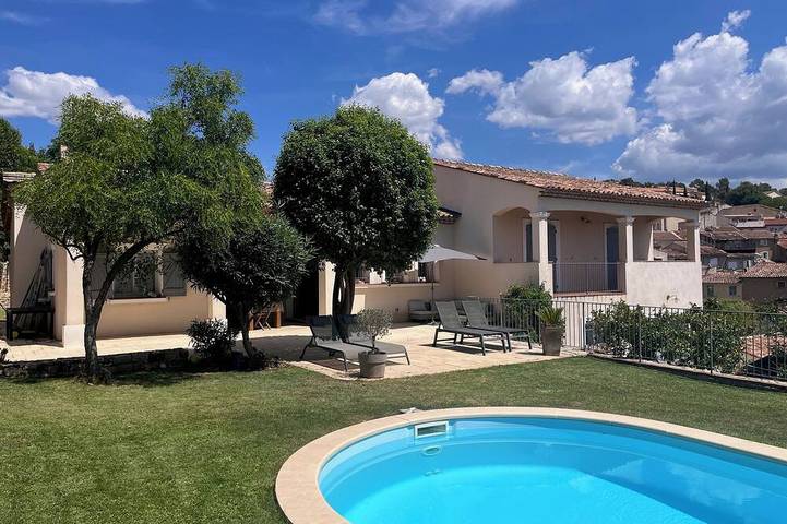 Maison de vacances pour 8 personnes, avec jacuzzi ainsi que jardin et balcon à Pierrefeu-du-Var