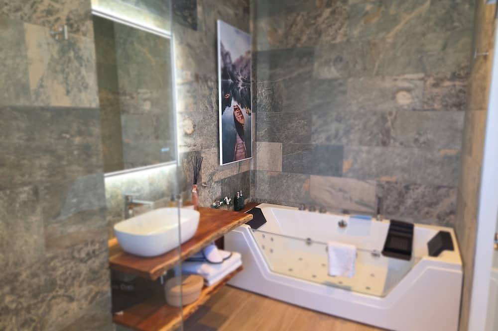 Villa Aurène – Elegant Luxury Retreat with private Pool & Spa Access in Provencr in Saint-Cannat, Aix-en-Provence und Umgebung