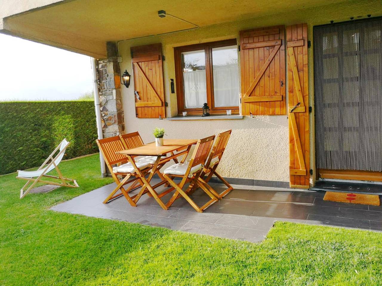 Entire holiday apartment, Ground Floor 1 room Pool, Fireplace & Private Garden in Osséja, Parc naturel régional des Pyrénées catalanes