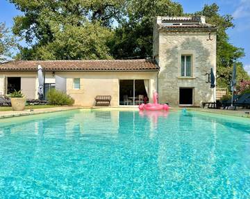 Gîte pour 4 personnes, avec jardin ainsi que piscine et terrasse à Moirax