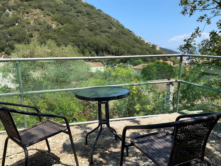 Casa vacanza per 6 persone, con giardino, adatto a famiglie con bambini in Itaca