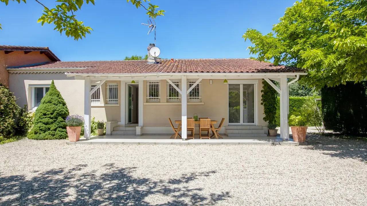 Maison de vacances pour 6 personnes avec terrasse in Barry-d'Islemade, Tarn-et-Garonne