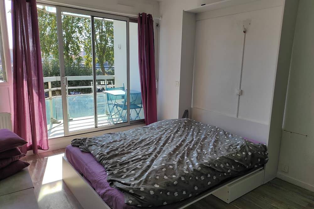 Entire apartment, Lovely studio overlooking the adour ideal for curists, students or holidaymakers in Dax, Dax region