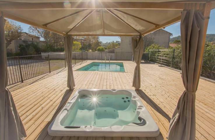 Hôtel pour 2 personnes, avec vue et jardin ainsi que terrasse et piscine - 1