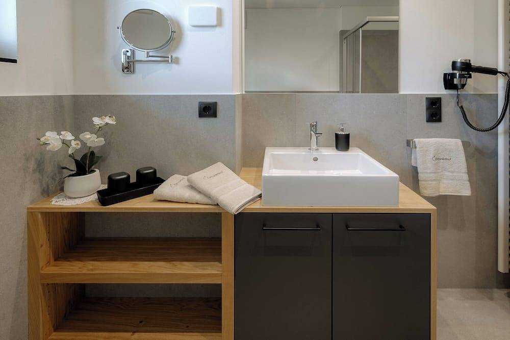 Ganze Wohnung, Ortsried-Hof, Apartment Panorama - Dachterrasse mit Whirlpool und Sauna in Tarsch, Latsch