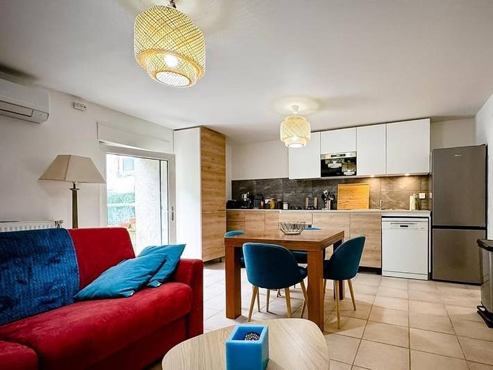 Gîte pour 4 personnes, avec vue et terrasse à Livron-sur-Drôme