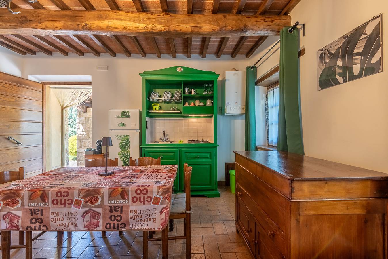 Entire apartment, Apartment 'Mostella' with Shared Pool, Wi-Fi and Air Conditioning in Gallina, Castiglione d'Orcia region