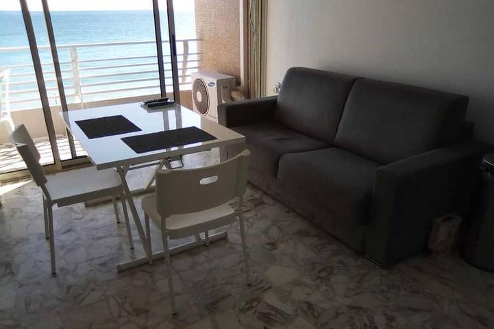 Apartamento entero, --- Estudio frente al mar ---- in Menton, Costa mediterránea (Francia)