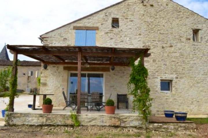 Location de vacances pour 8 personnes, avec jardin et piscine à Saint-Vincent-Rive-d'Olt - 2