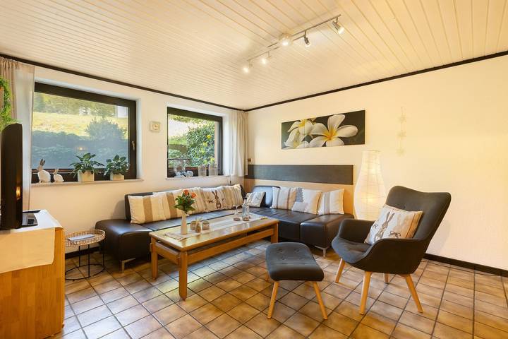 Geheel appartement, Vakantiewoning 'Stork' met gemeenschappelijke tuin in Körbecke, Möhnesee