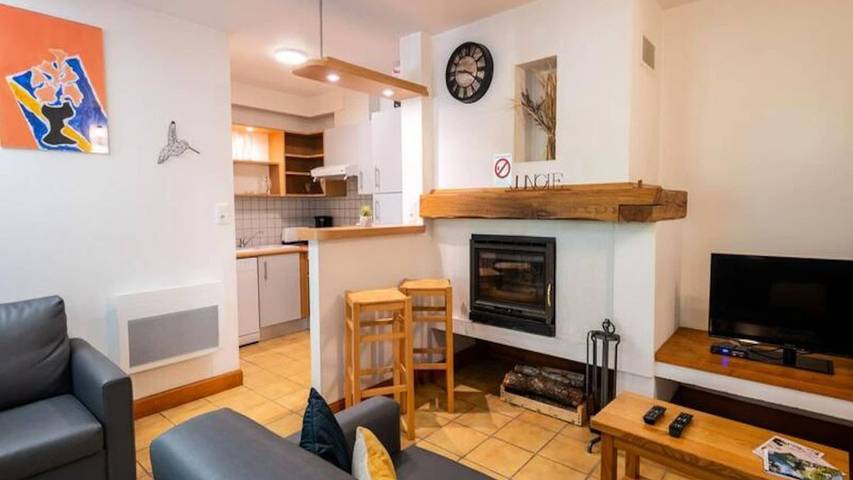 Gîte pour 5 personnes, avec terrasse et piscine, animaux acceptés à Les Vignes - 4