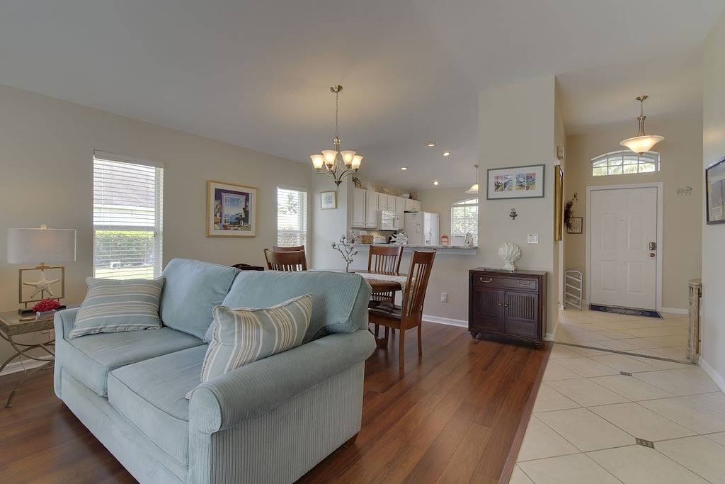 Ufer zu Hause w / private überdachten Pool und Terrasse - Golfplätze in der Nähe! in Iona, Southwest Florida