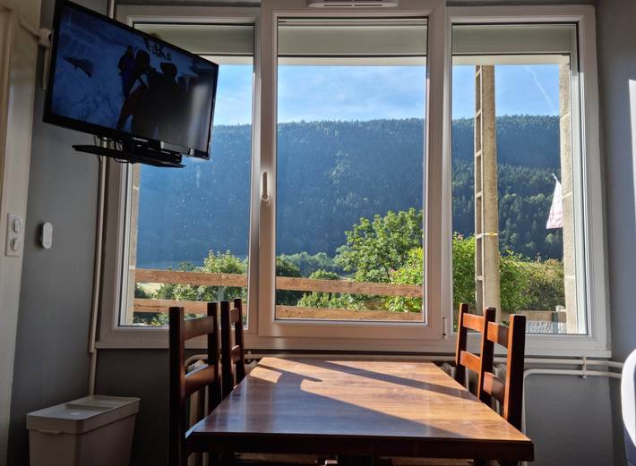 Gîte pour 4 personnes, avec terrasse à Laveissière - 2