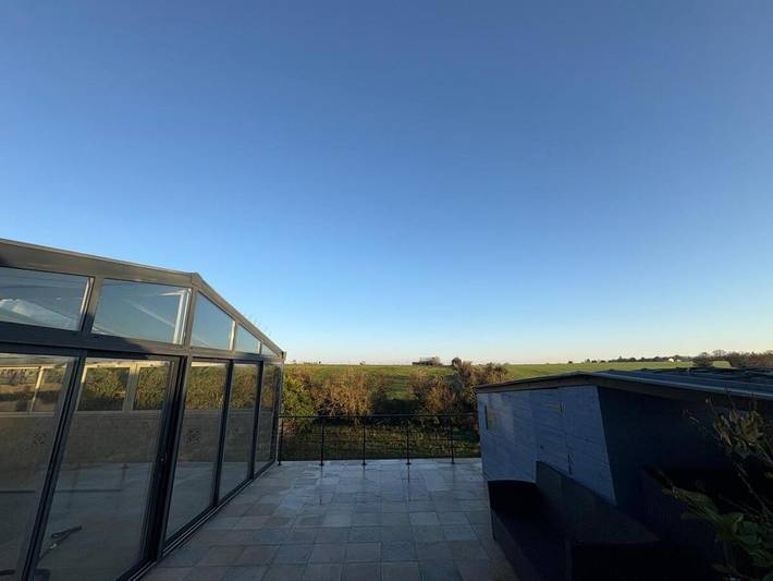 Location de vacances pour 10 personnes, avec terrasse ainsi que vue et piscine à Vouneuil-sous-Biard - 2