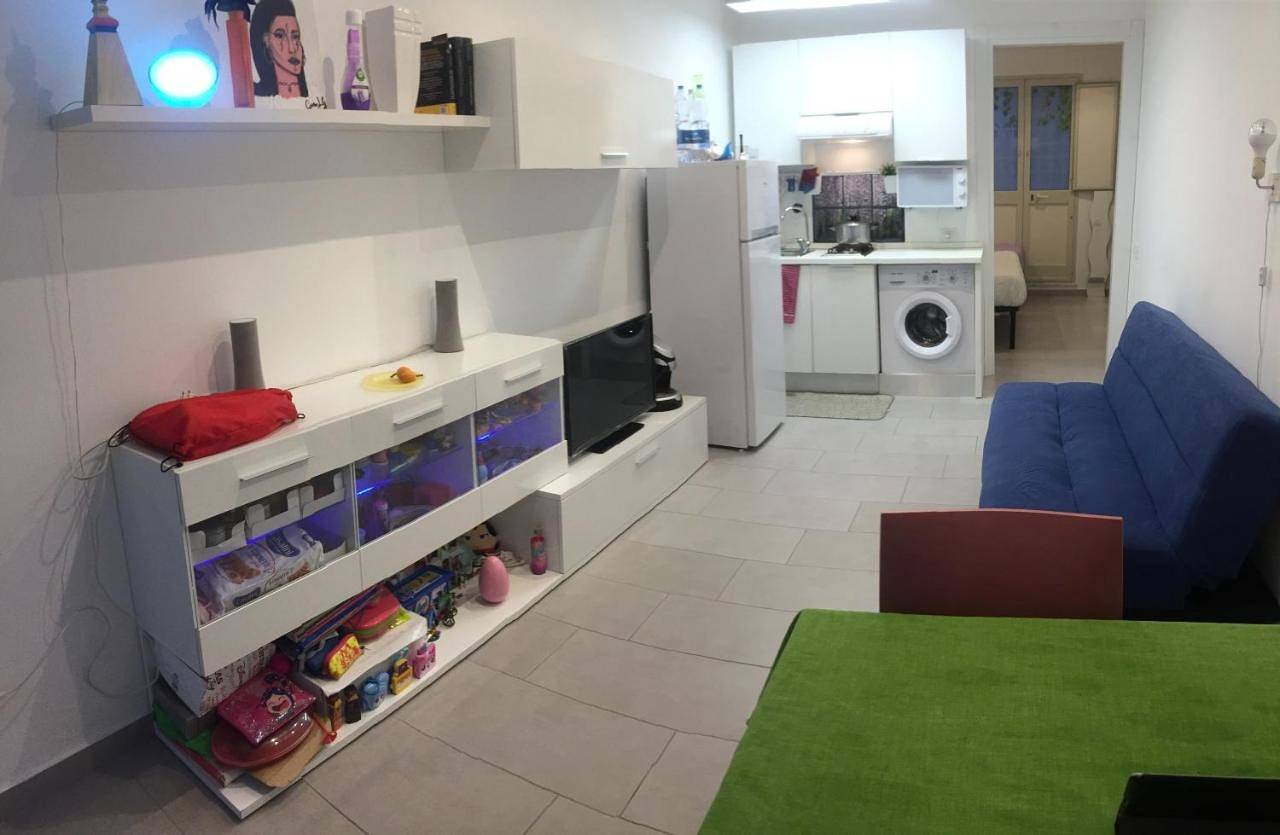 White Home. Casa Relax, piscina, free wi-fi & posto auto. in Palermo, Provincia di Palermo