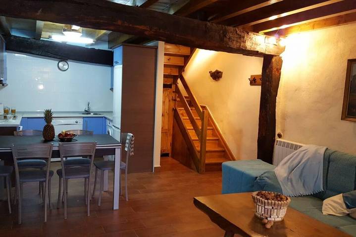 Entire apartment, Holiday apartment for 6 people with balcony/terrace in Soba, Cordillera Cantábrica