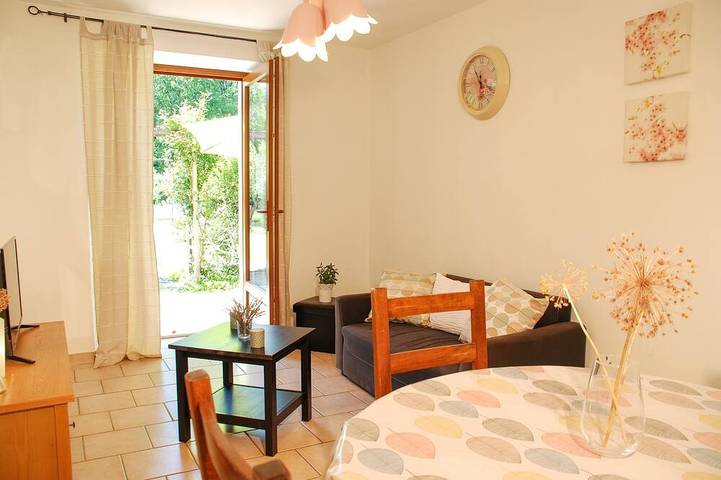 Maison d’hôte pour 4 personnes, avec jardin ainsi que piscine et terrasse à Vallières-les-Grandes - 3