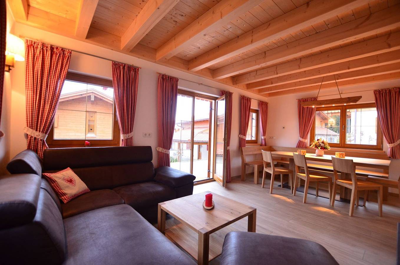 Ferienhaus La Casita: Modernes Haus mit Sauna, Kamin und Seeblick in Lechbruck in Lechbruck am See, Bayerisch Schwaben