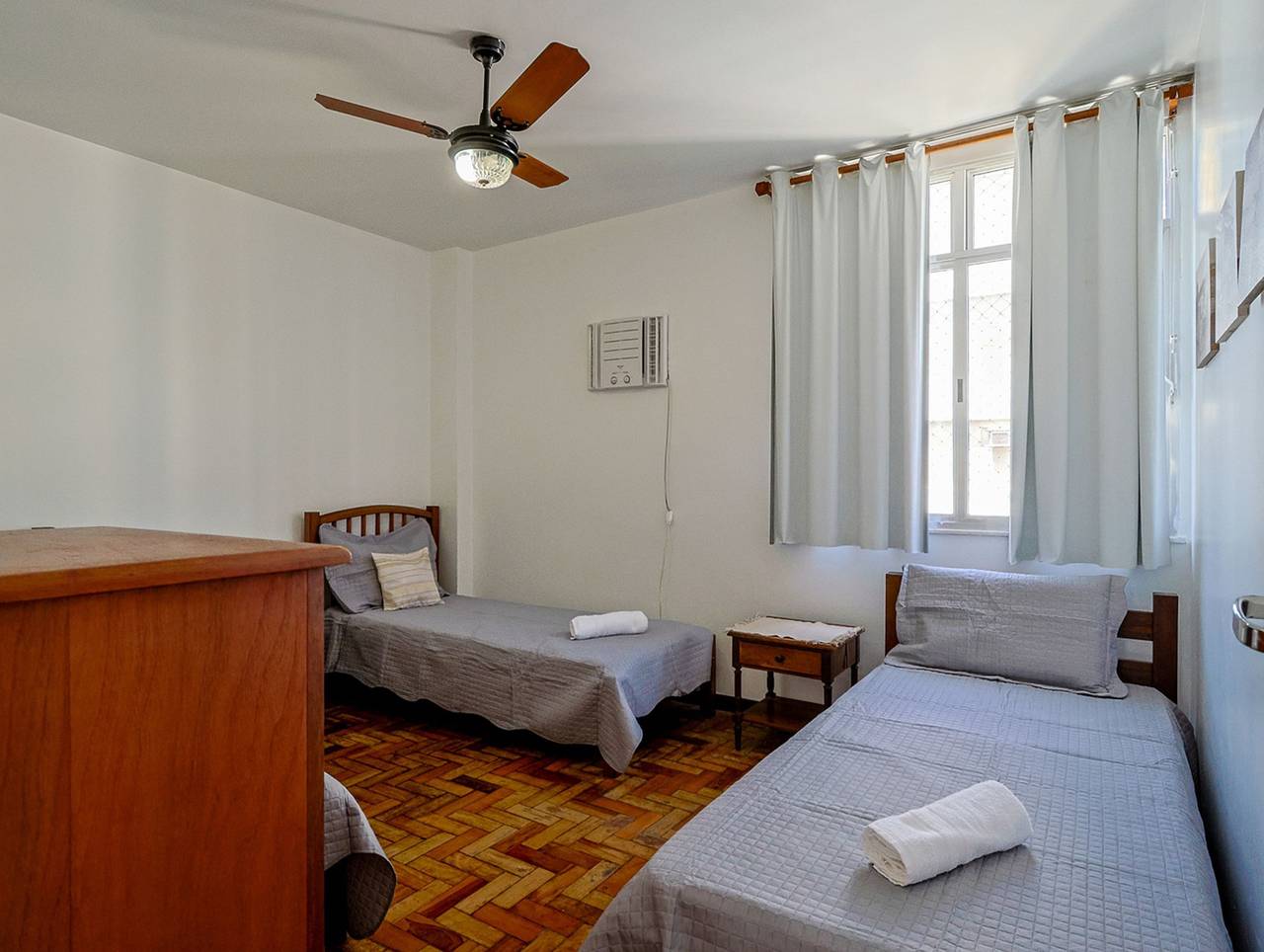 Entire apartment, Apto a 700m da Praia do Leblon com Wi-Fi e ar in Leblon, Rio de Janeiro