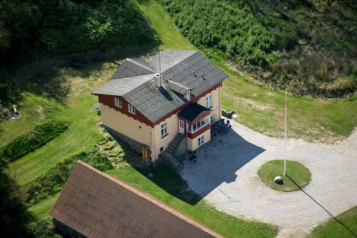 Ferienhaus für 13 Personen, mit Whirlpool und Terrasse sowie Garten und Ausblick