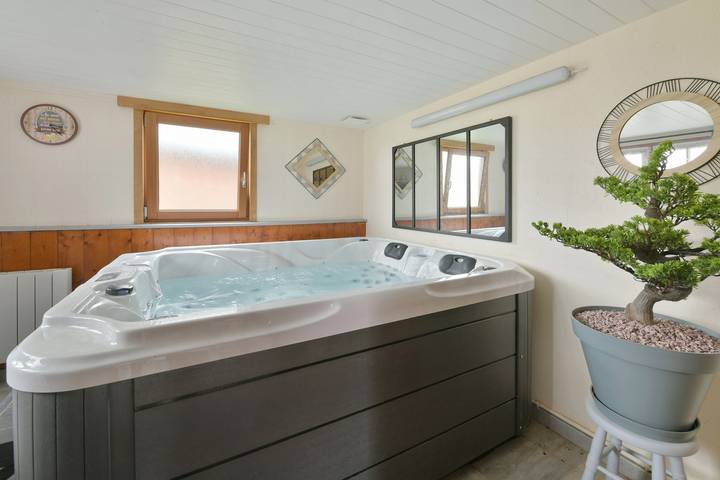 Gîte pour 7 personnes, avec piscine ainsi que jacuzzi et jardin, animaux acceptés dans Mayenne - 2