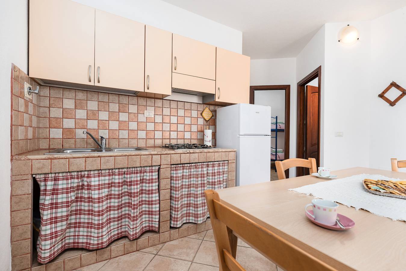 Appartement entier, Appartement 'Casa Su Nidu Virde - Limone' avec jardin partagé, Wi-Fi et climatisation in Orosei, Golfe d'Orosei
