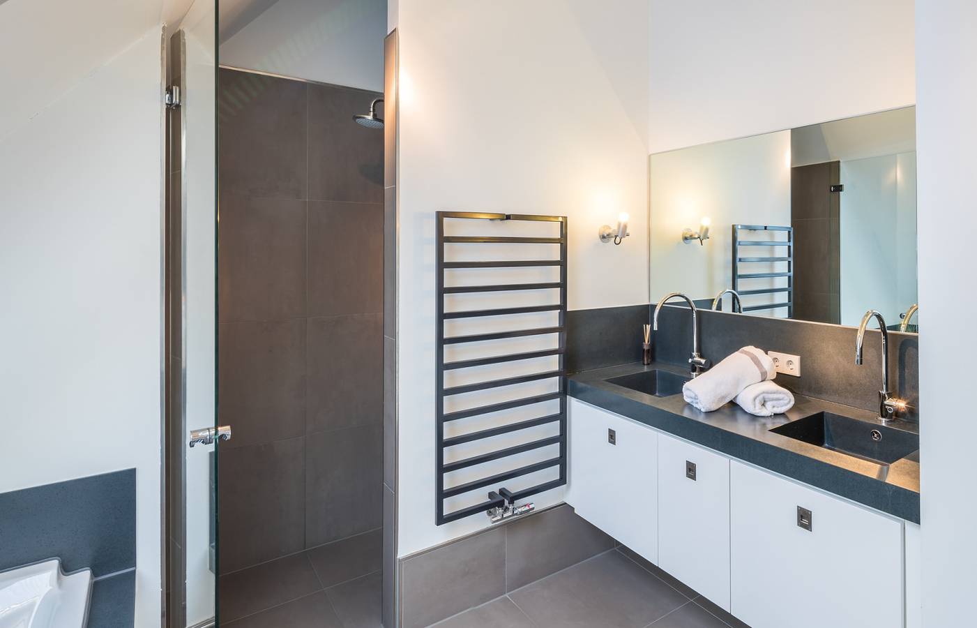 Freistehende Ferienvilla für 8 Personen mit 2 Badezimmern in einem Ferienresort in Tholen in Tholen, Niederländische Nordsee