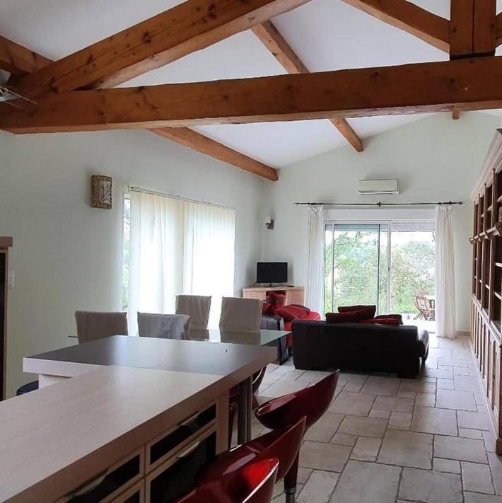 Location de vacances pour 4 personnes, avec jacuzzi et jardin à Aramon