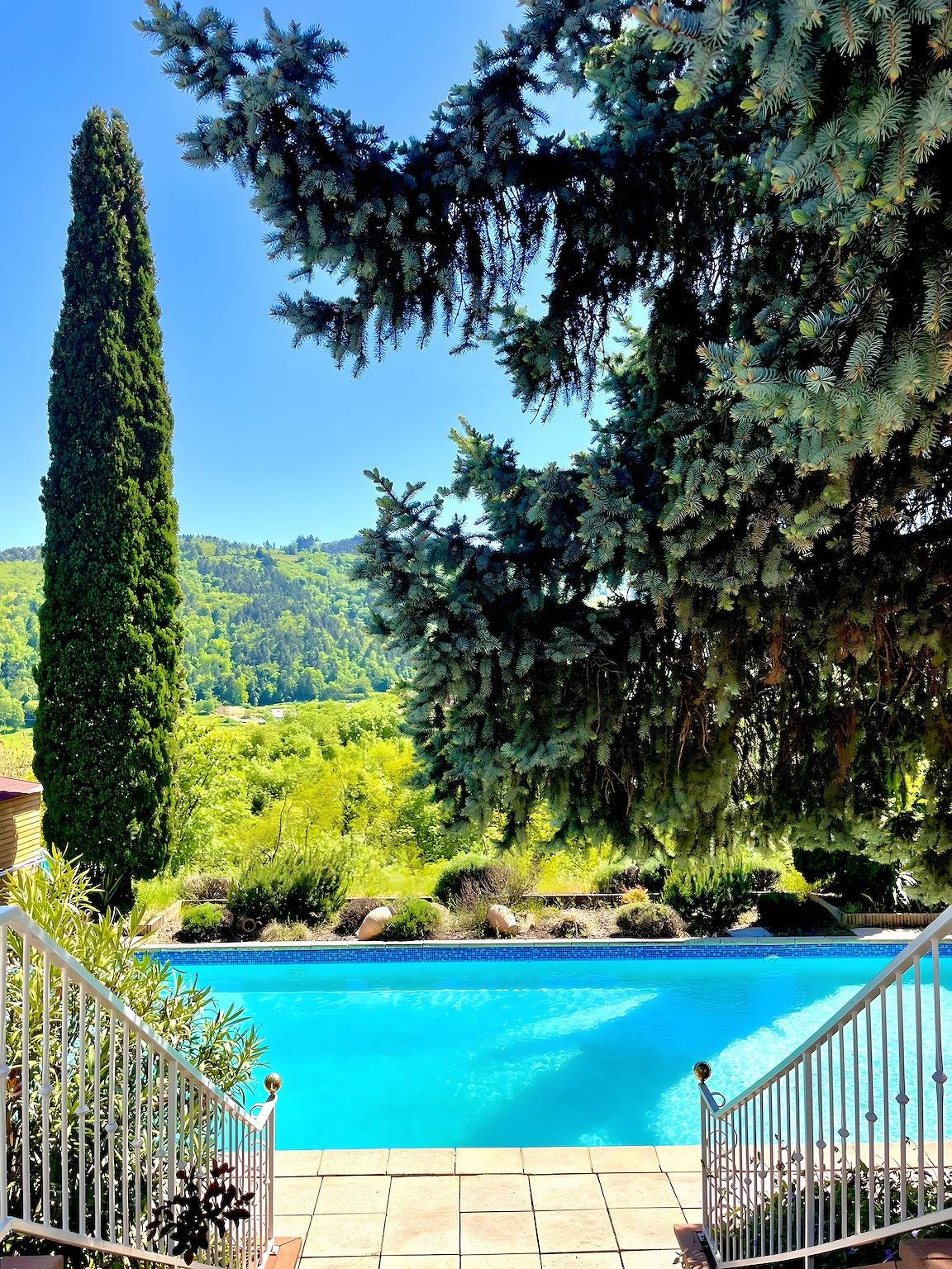 Casa de vacaciones 'Maisonnette Les Issignols' con vistas a la montaña, Wi-Fi y aire acondicionado in Colombier-le-Vieux, Tournon-sur-Rhône región
