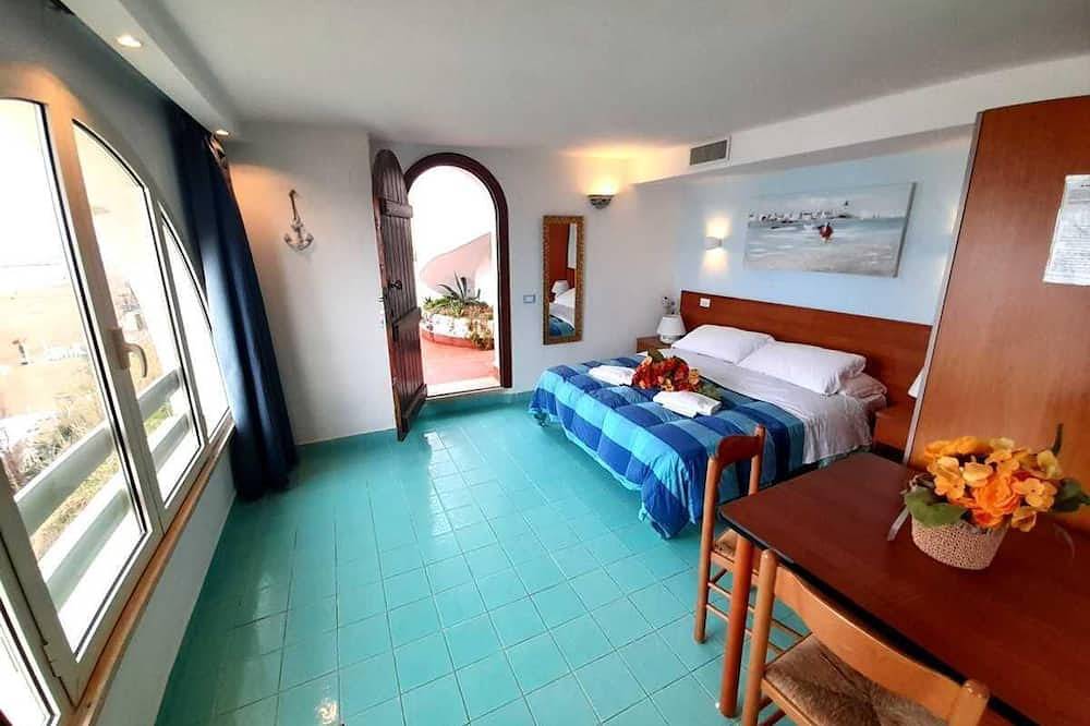 Studio, sea front, terrace, private beach access (Orchidea) in Anzio, Rom Provinz