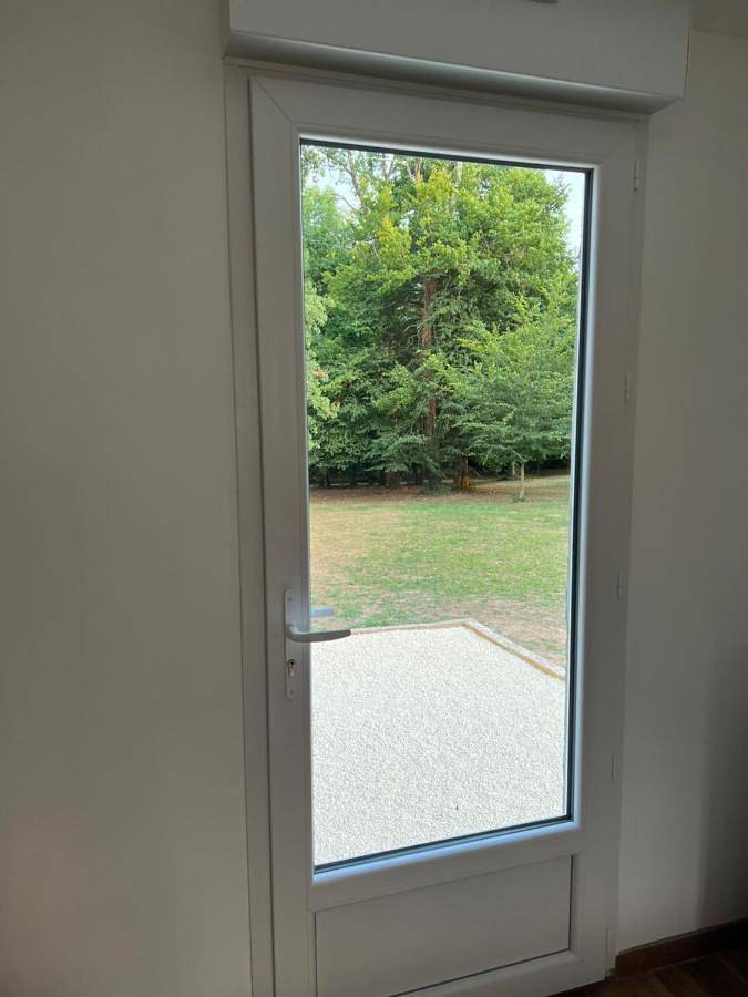 Location de vacances pour 4 personnes, avec vue sur le lac et jardin à Vicq-sur-Breuilh - 4