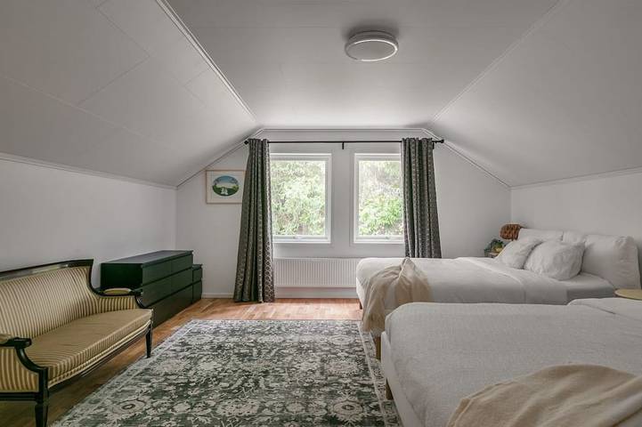 Brandneues Haus nahe See und öffentlichem Verkehr in Huddinge, Schwedische Ostsee