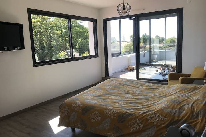 Location de vacances pour 9 personnes, avec jacuzzi ainsi que balcon et jardin à La Jarrie - 2