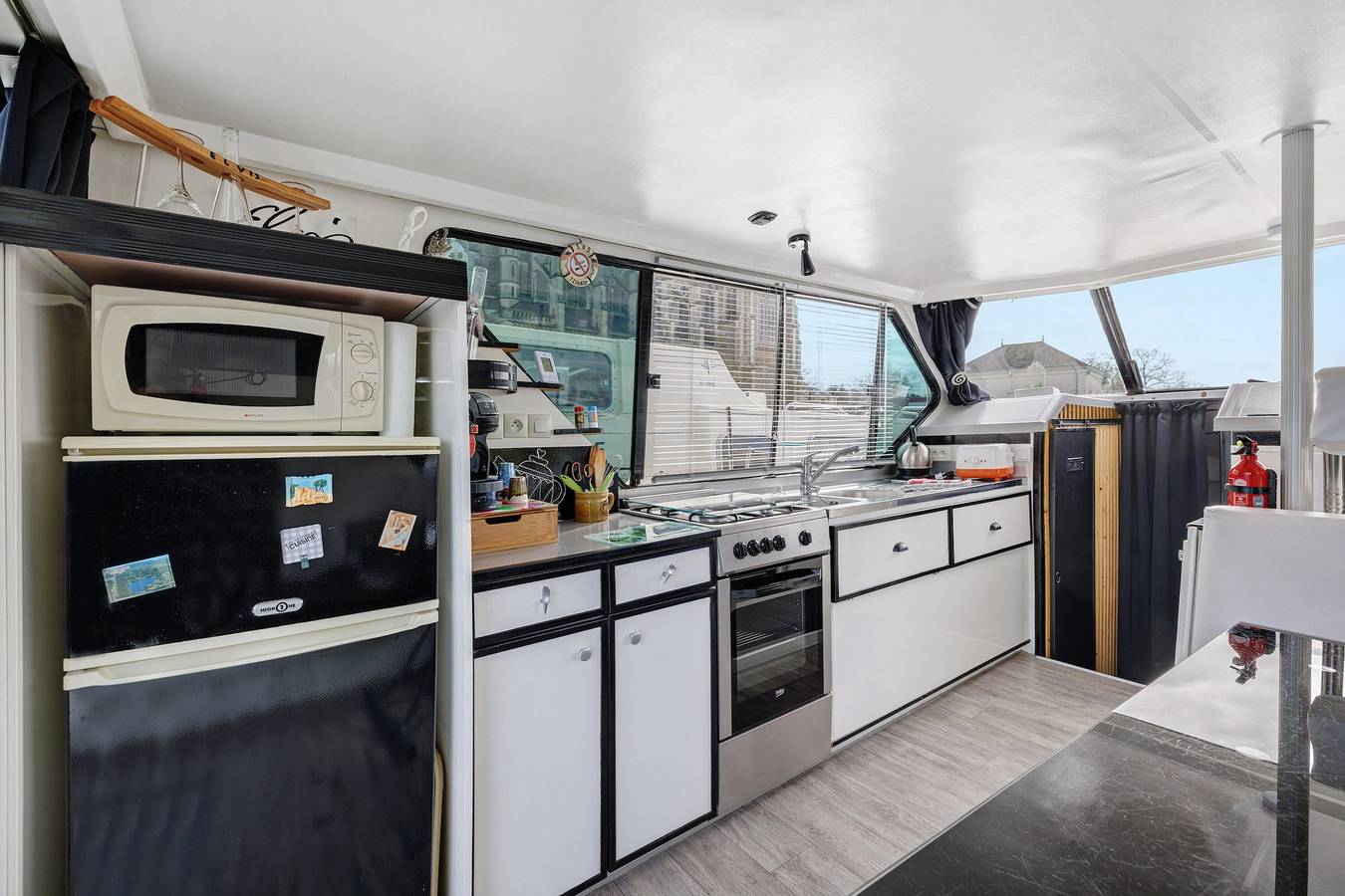 Péniche 'Bateau Elvis' avec terrasse privée in Sablé-sur-Sarthe, Sarthe