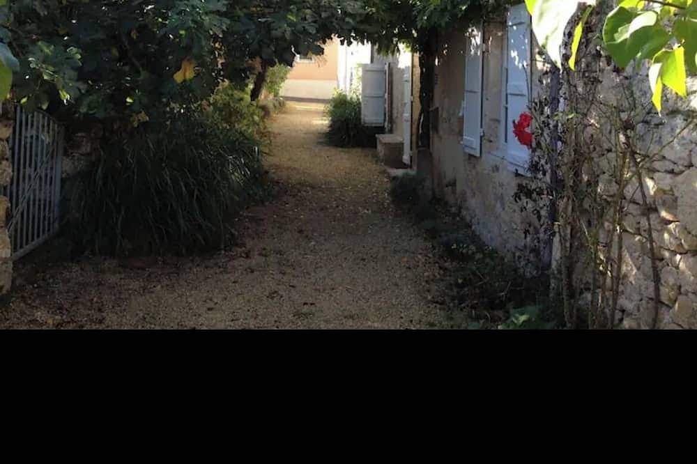 Charming stone house in the most beautiful town in the Gers in Larressingle, Gers