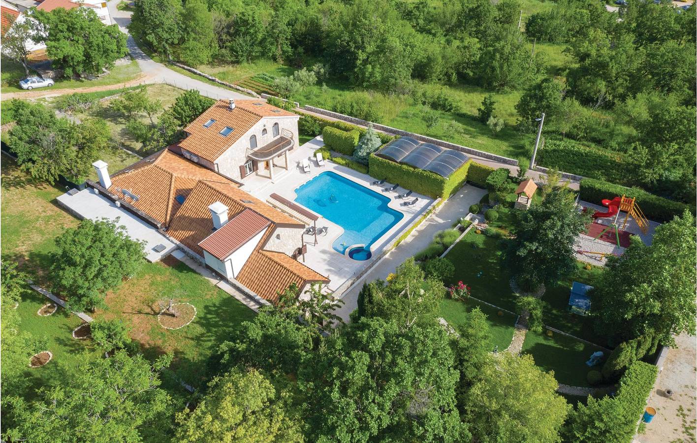 Holiday home for 12 people with pool in Cista Velika, Dalmatian Zagora