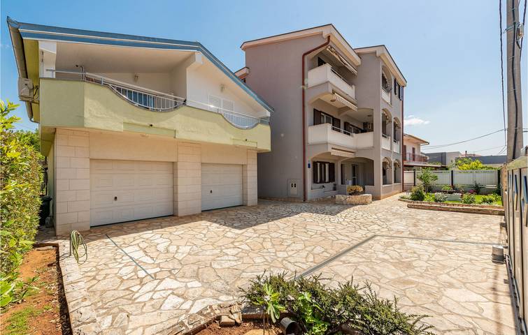 Ferienwohnung für 4 Personen, mit Terrasse und Pool in Zadar (Kommun) - 2