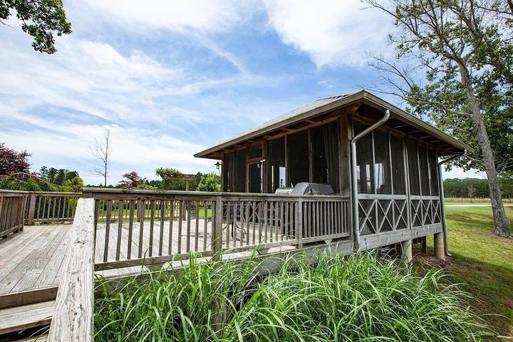 Log cabin for 2 people, with balcony and yard in Kentucky Lake