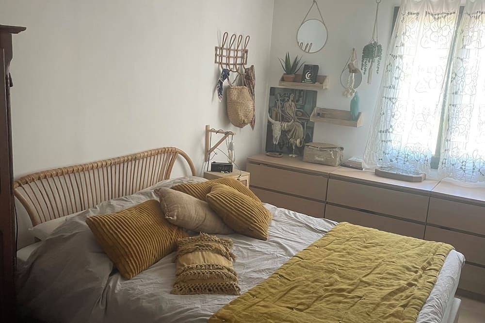 Maison 2 chambres 2 cours, et 1 caravane vintage pour un couchage de plus… in Althen-des-Paluds, Vaucluse