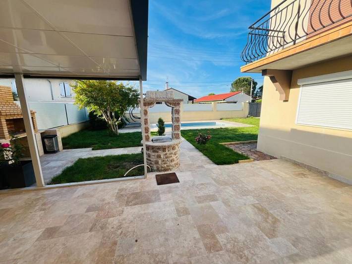 Location de vacances pour 11 personnes, avec piscine et terrasse à Bourg-lès-Valence - 3