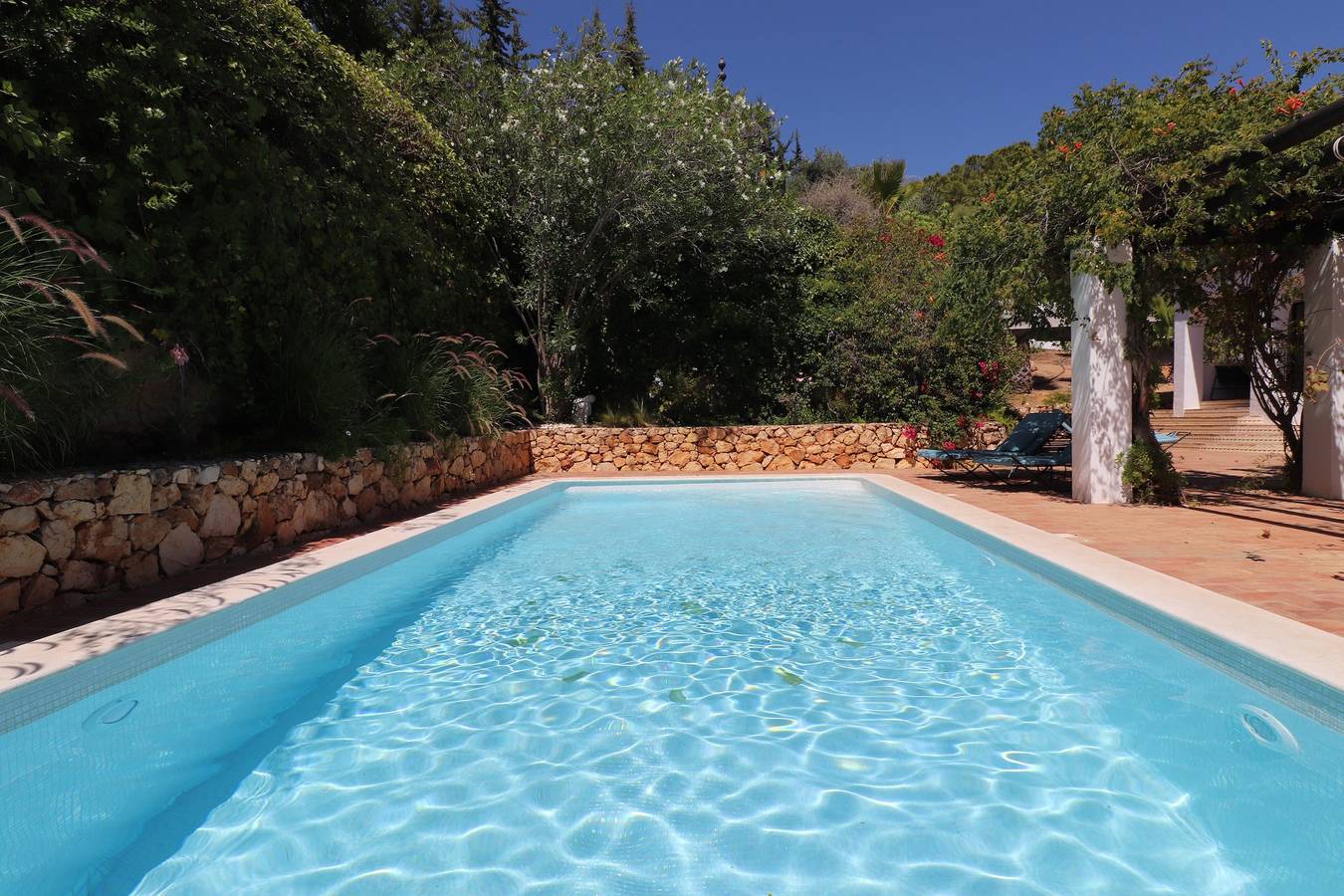 Villa 'La Perla' mit Bergblick, privatem Pool und Wlan in Carvoeiro, Lagoa